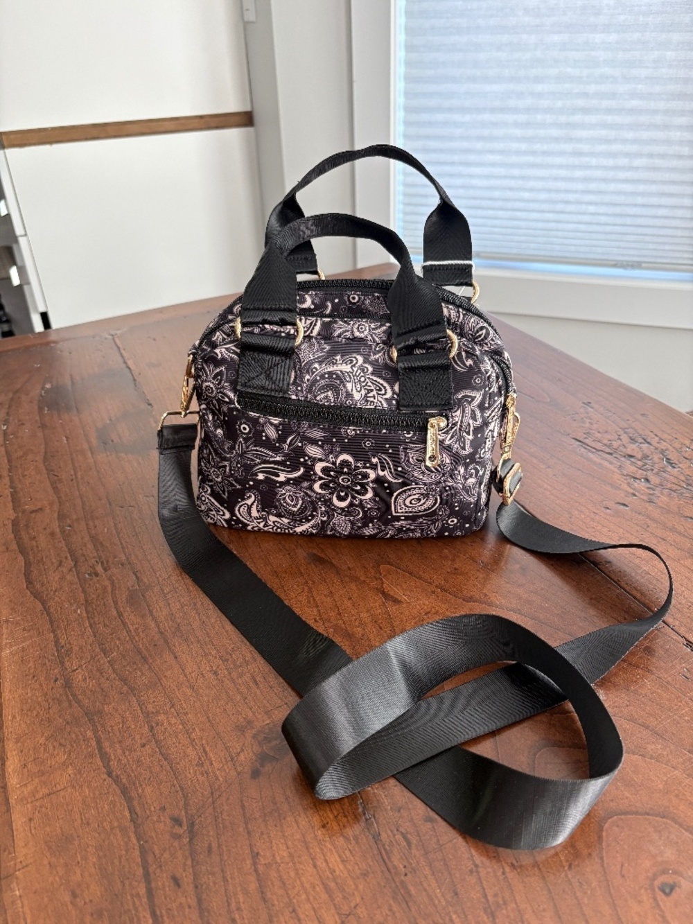 SUOYATE Convertible Crossbody Bag Black White Paisley Multi Pocket Satchel NWT